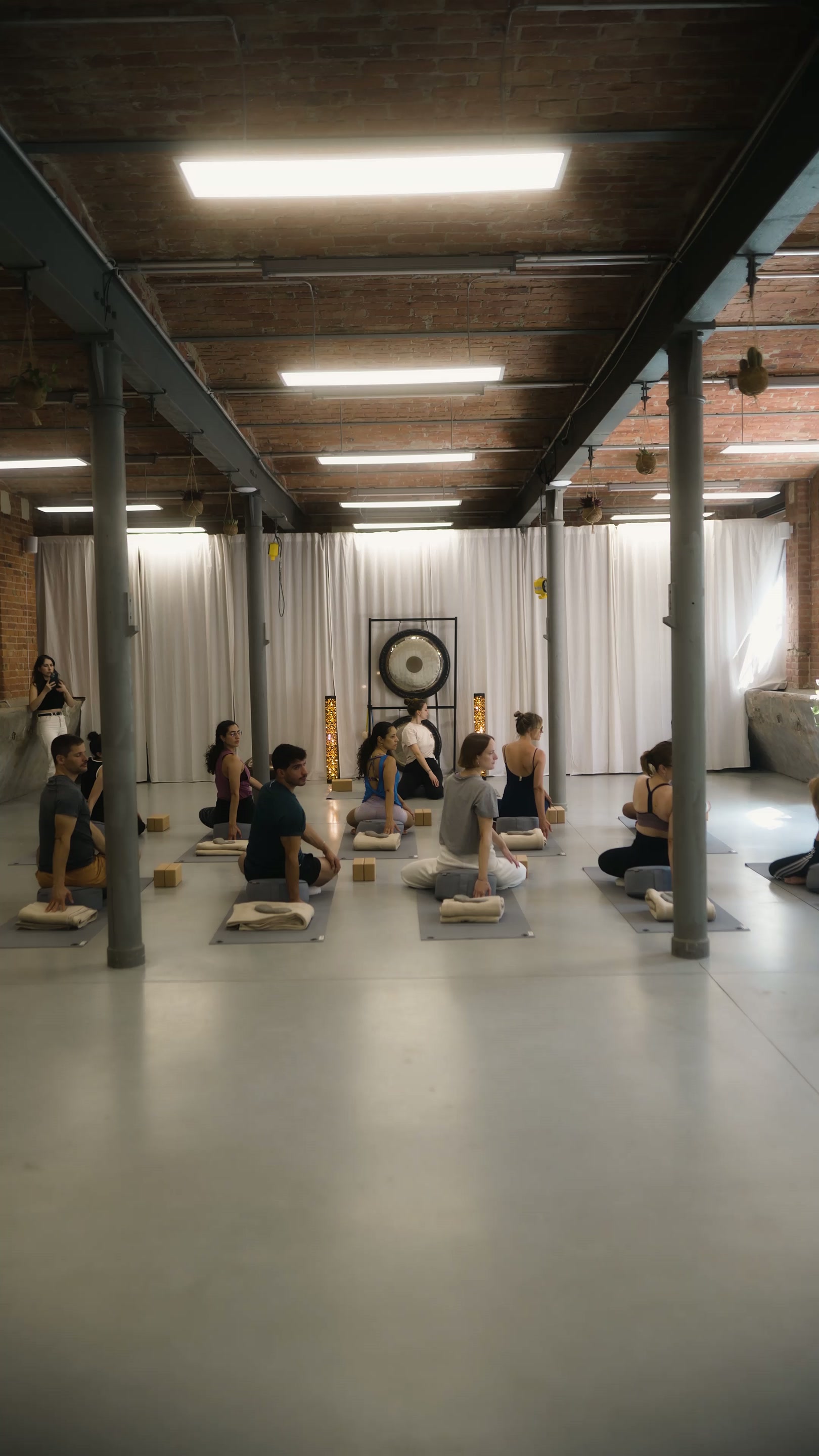 Soundbath-Session mit Gong im Zenctuary Studio in Berlin Friedrichshain