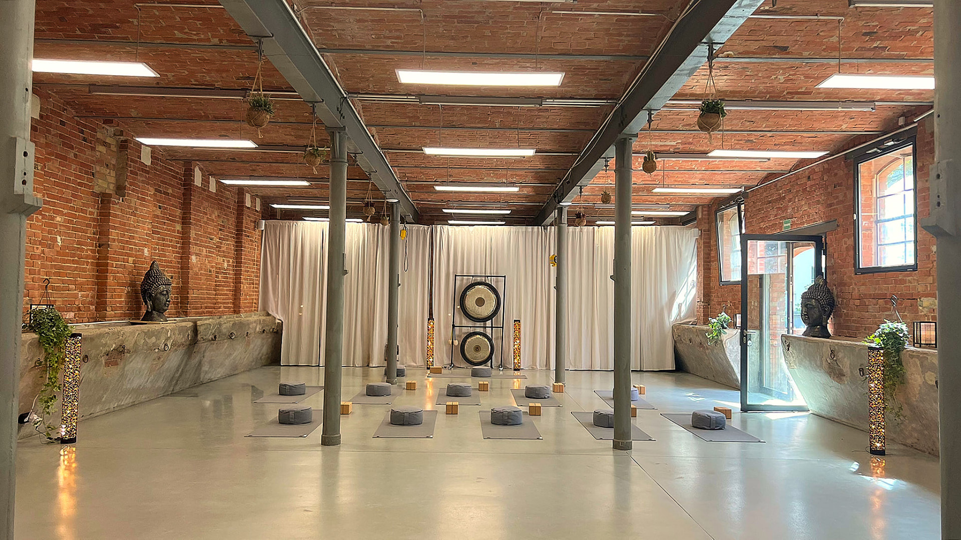 Zenctuary main room in Berlin Friedrichshain — view 1